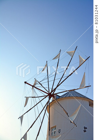 小豆島イングリッシュガーデンの純白のギリシャ風車 小豆島イングリッシュガーデンの純白のギリシャ風車 81031244