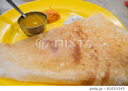 南インドの軽食、ドーサとカレー 81033345