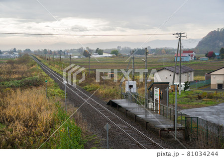 宗谷本線の南比布駅 81034244