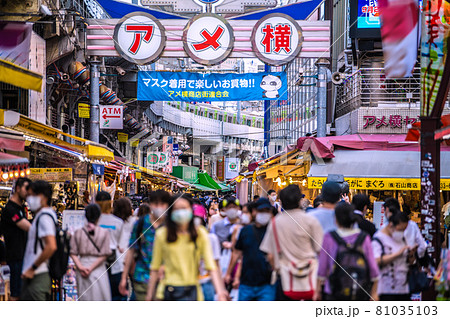 日本の東京都市景観 4200人水曜日最多。全国は1万5813人最多。アメ横には多くの人出=8月11日 日本の東京都市景観 4200人水曜日最多。全国は1万5813人最多。アメ横には多くの人出=8月11日 81035103
