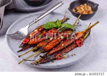 Baked carrot glazed with soy sauce and honey Baked carrot glazed with soy sauce and honey 81035727