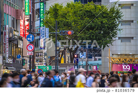 日本の東京都市景観 水最多東京4200人。全国は1万5813人最多。渋谷は人流大爆発…＝8月11日 81036579