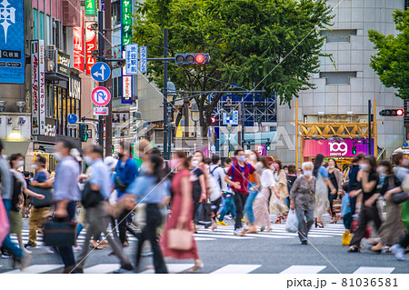 日本の東京都市景観 水最多東京4200人。全国は1万5813人最多。渋谷は人流大爆発…＝8月11日 81036581