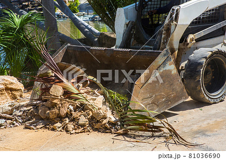 Construction machinery for plowing and shoveling rocks 81036690