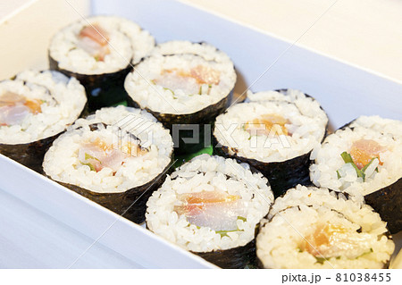 美味しい海鮮海苔巻折り詰め 美味しい海鮮海苔巻折り詰め 81038455