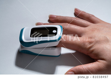 測定中のパルスオキシメーター 測定中のパルスオキシメーター 81038497