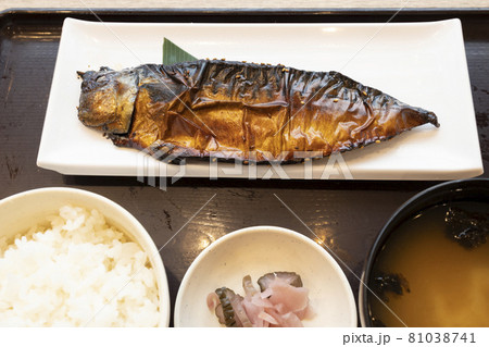 美味しいトロ鯖の焼魚定食 美味しいトロ鯖の焼魚定食 81038741