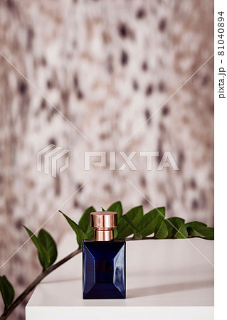 Women's and men's essence Women's and men's essence 81040894