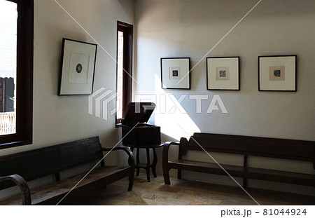 絵のある部屋の風景 絵のある部屋の風景 81044924
