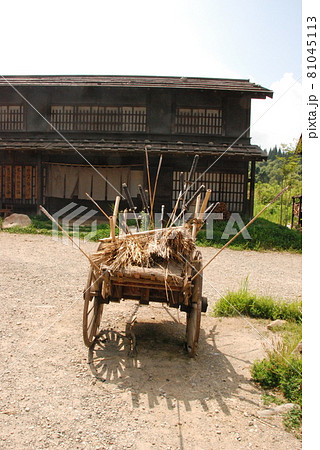 時代劇映画のセット「刀の刺さった大八車」(庄内映画村/山形県鶴岡市) 時代劇映画のセット「刀の刺さった大八車」(庄内映画村/山形県鶴岡市) 81045113
