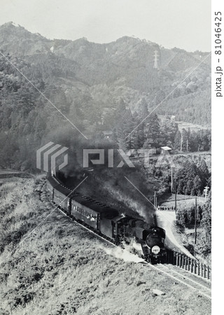 （鉄道風景）1972年3月 関西本線加太越え：伊賀号 D51 蒸気機関車［モノクロ, デジタイズ］  81046425