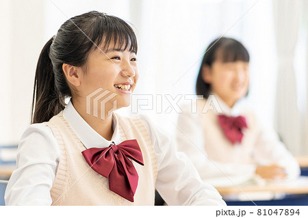 女子中学生 教室 学校 スクールイメージ　撮影協力：中央工学校附属日本語学校 81047894