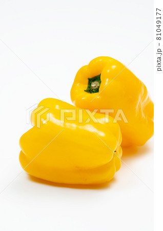 ピーマン、パプリカのイメージ（白バック） 81049177