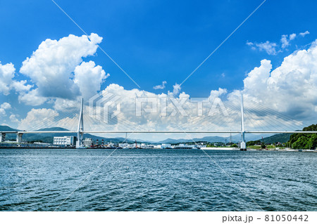 夏の入道雲と三陸自動車道の秀麗な気仙沼湾横断橋 夏の入道雲と三陸自動車道の秀麗な気仙沼湾横断橋 81050442