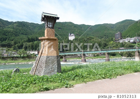 飛騨川河川敷にある下呂温泉源泉塔 飛騨川河川敷にある下呂温泉源泉塔 81052313