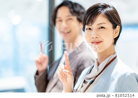 男女 横顔 ビジネスイメージ 撮影協力「+SHIFT NOGIZAKA」 男女 横顔 ビジネスイメージ 撮影協力「+SHIFT NOGIZAKA」 81052514