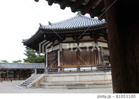 法隆寺　秋　紅葉　境内　【奈良県】 81053100
