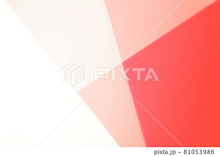 赤色系の抽象的背景　赤・ピンク色のライン　図形風 81053986
