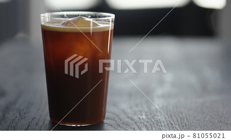 Making espresso tonic in tumbler glass with ice ball 81055021