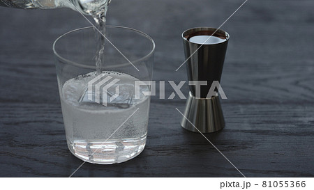 Making non alcohol spritz drink in a tumbler glass Making non alcohol spritz drink in a tumbler glass 81055366