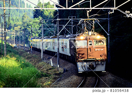 1997年 旧信越本線を行くEF6324重連185系快速列車の写真素材 [81056438] - PIXTA