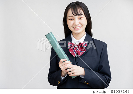 女子高生 受験生 卒業式 卒業証書 女子高生 受験生 卒業式 卒業証書 81057145