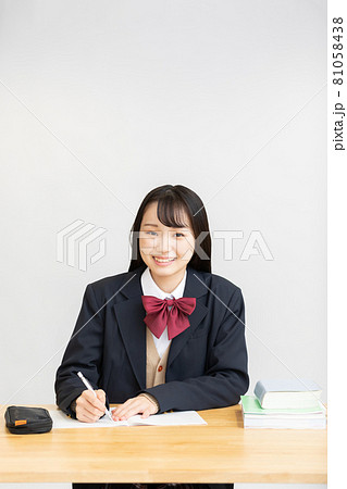 女子高生　受験生 81058438