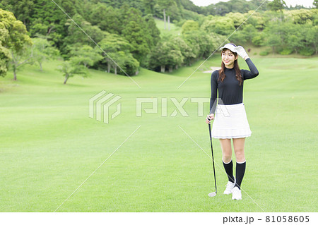 ゴルフを楽しむ女性 ゴルフを楽しむ女性 81058605