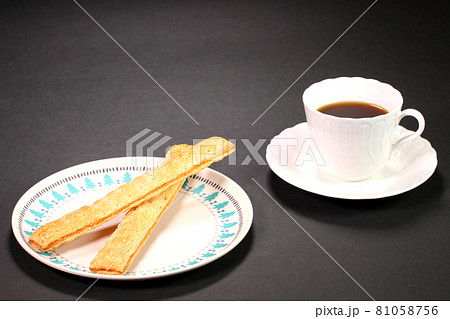 スティックパイとコーヒー 81058756