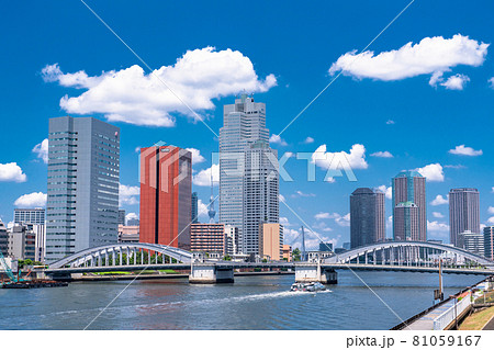 《東京都》勝どき橋と都市風景・夏の東京ベイエリア 《東京都》勝どき橋と都市風景・夏の東京ベイエリア 81059167