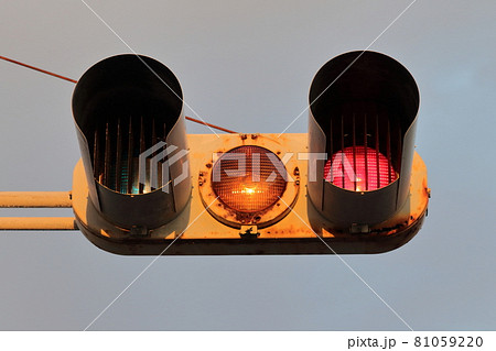 珍しい信号機 誤認防止フード外れの写真素材 [81059220] - PIXTA