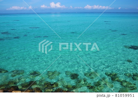 宮古島　下地島空港　17エンドの青い海 81059951