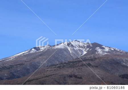 山の南側から見る雪の「不忘山」　宮城県刈田郡七ヶ宿町 81060186