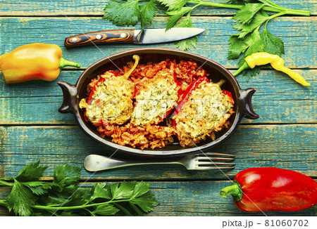 Bell peppers stuffed with meat and rice 81060702