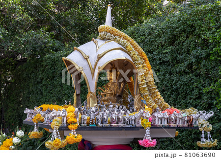 The Thao Maha Phrom Shrineis a shrine which houses a statue of Phra Phrom (Four faced god). The Thao Maha Phrom Shrineis a shrine which houses a statue of Phra Phrom (Four faced god). 81063690