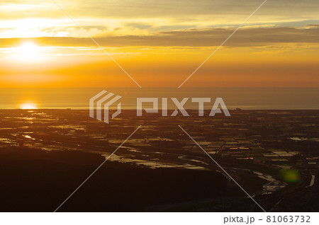 犀鶴林道(獅子吼高原)からの加賀平野の夕景 犀鶴林道(獅子吼高原)からの加賀平野の夕景 81063732