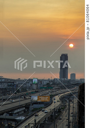 Beautiful city view of Bangkok Before the sunset creates relaxing feeling for the rest of the day. No focus, specifically. Beautiful city view of Bangkok Before the sunset creates relaxing feeling for the rest of the day. No focus, specifically. 81064064