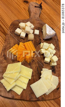 おうちで美味しいチーズオードブルを楽しむ おうちで美味しいチーズオードブルを楽しむ 81065378