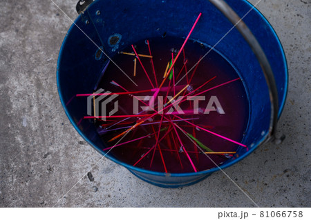 花火のゴミ 81066758