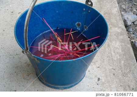 花火のゴミ 花火のゴミ 81066771