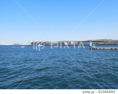 横浜 山下公園から見える海 横浜 山下公園から見える海 81066884