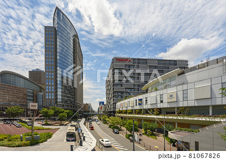 都市風景 再開発された川崎駅西口前のロータリーと街並み 神奈川県川崎市 都市風景 再開発された川崎駅西口前のロータリーと街並み 神奈川県川崎市 81067826