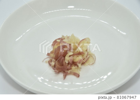 独特の苦みを持ち薬味の代表的存在として人気のあるみょうが・花みょうが 独特の苦みを持ち薬味の代表的存在として人気のあるみょうが・花みょうが 81067947
