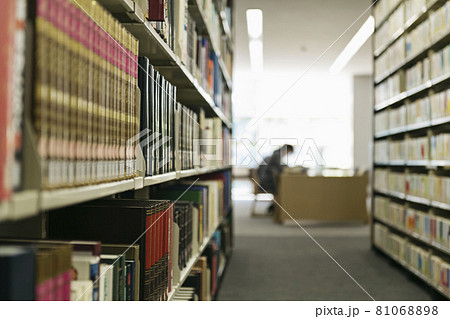 図書館の風景 図書館の風景 81068898