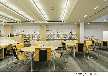 図書館の風景 図書館の風景 81068899