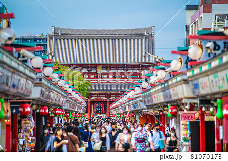 日本の東京都市景観 水最多東京4200人。全国は1万5813人最多。浅草寺は多くの人出…＝8月11日 81070173