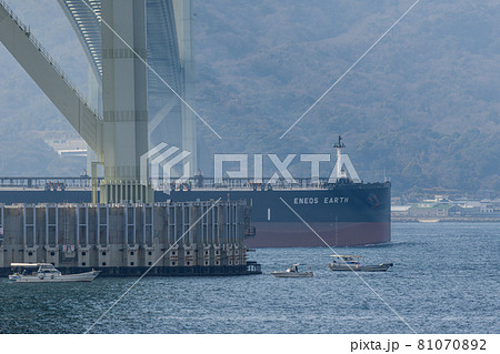 明石海峡大橋とVLCC ENEOS EARTH 明石海峡大橋とVLCC ENEOS EARTH 81070892