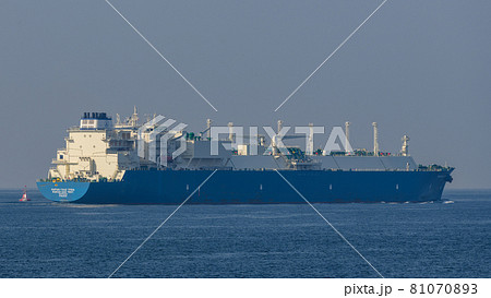 明石海峡航路中央第2号灯浮標とLNGタンカー MARAN GAS TROY 明石海峡航路中央第2号灯浮標とLNGタンカー MARAN GAS TROY 81070893