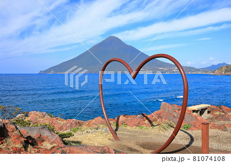 【鹿児島県】長崎鼻から望む開聞岳 【鹿児島県】長崎鼻から望む開聞岳 81074108