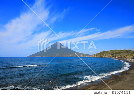 【鹿児島県】長崎鼻から望む開聞岳 81074111